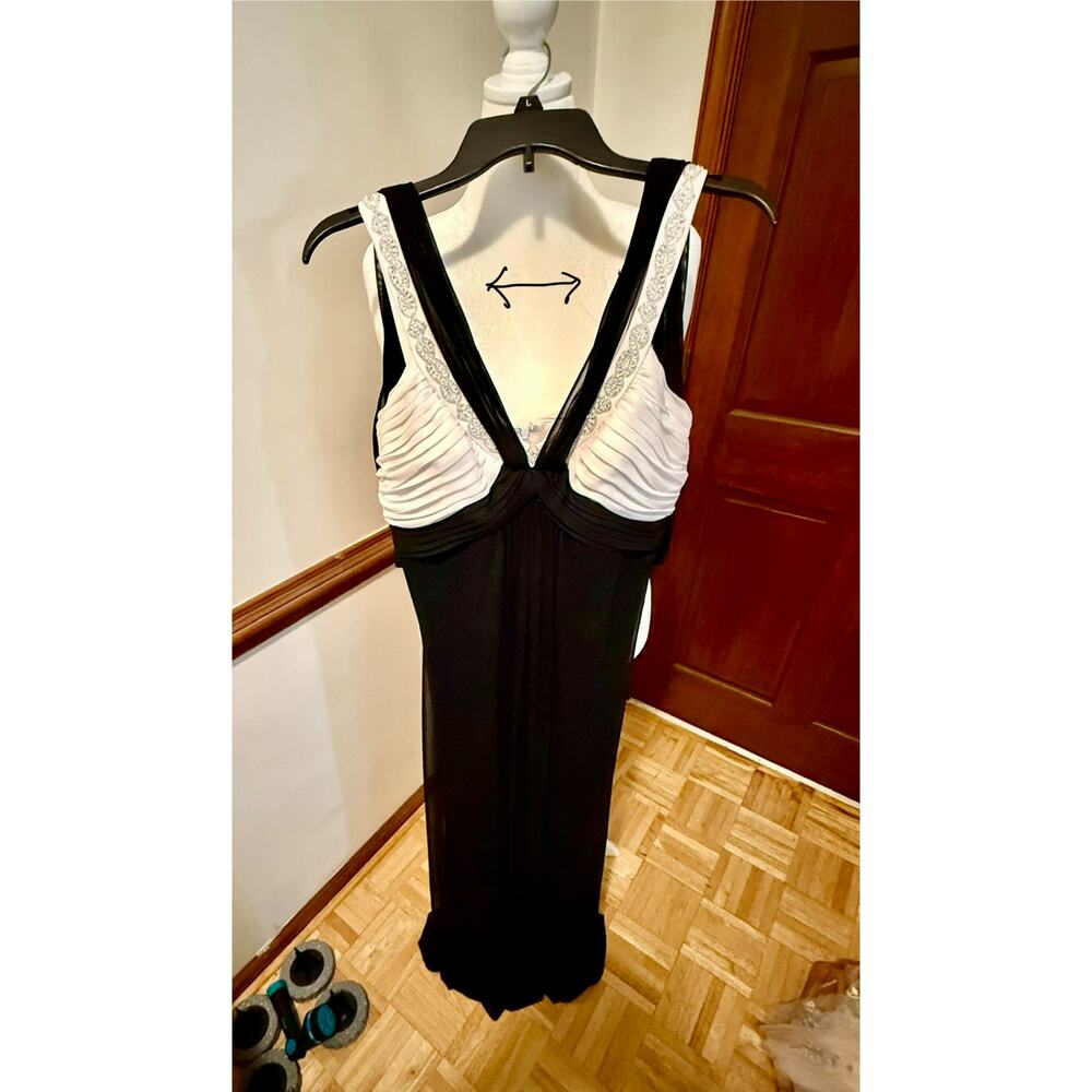 Alex Evenings Beaded Black & Ivory Formal Gown Size 6 - Picture 4 of 13